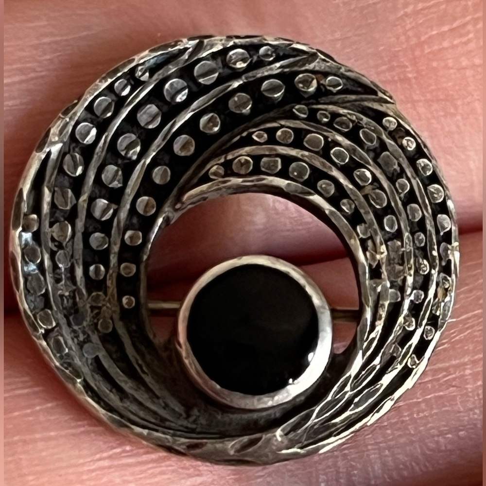 Vintage Sterling Silver Onyx Design Brooch